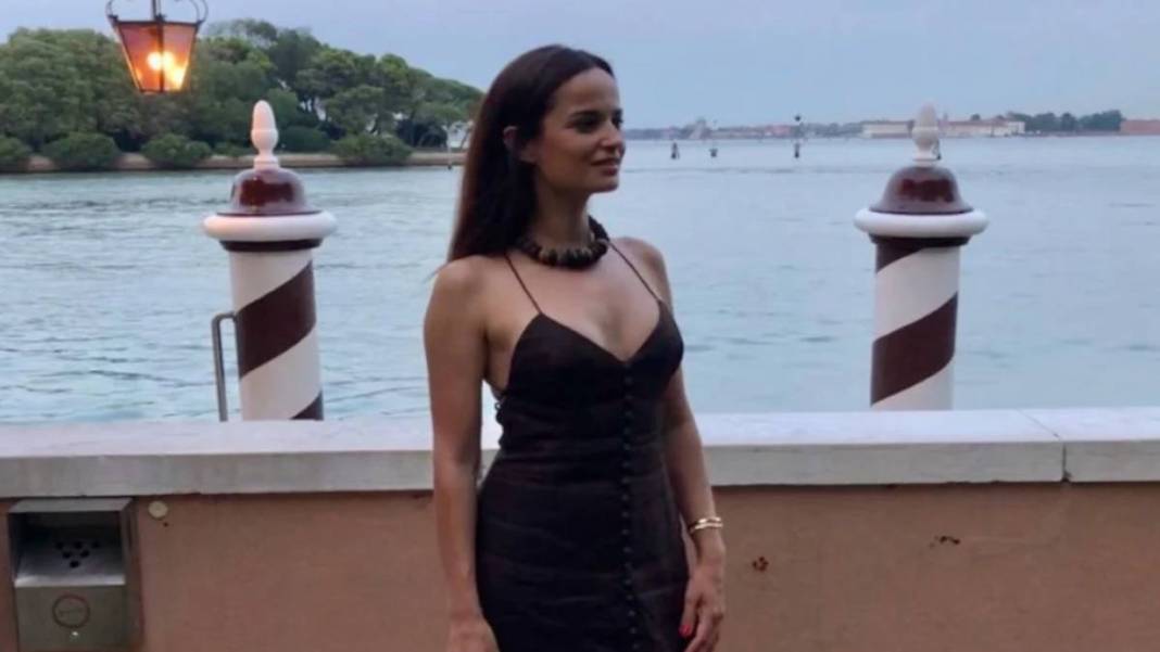 Adanalı'nın güzeller güzeli İdil'iydi... Selin Demiratar'ı bir de şimdi görün! Genç kızlar yanında halt yemiş 7